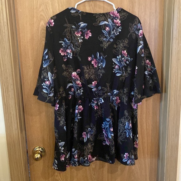 Soprano Black Floral Empire Waist Blouse Size 4X - Picture 2 of 3